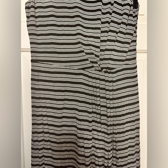 Small Black and White Striped Faded Glory Sleeveless Dress. - Picture 2 of 5